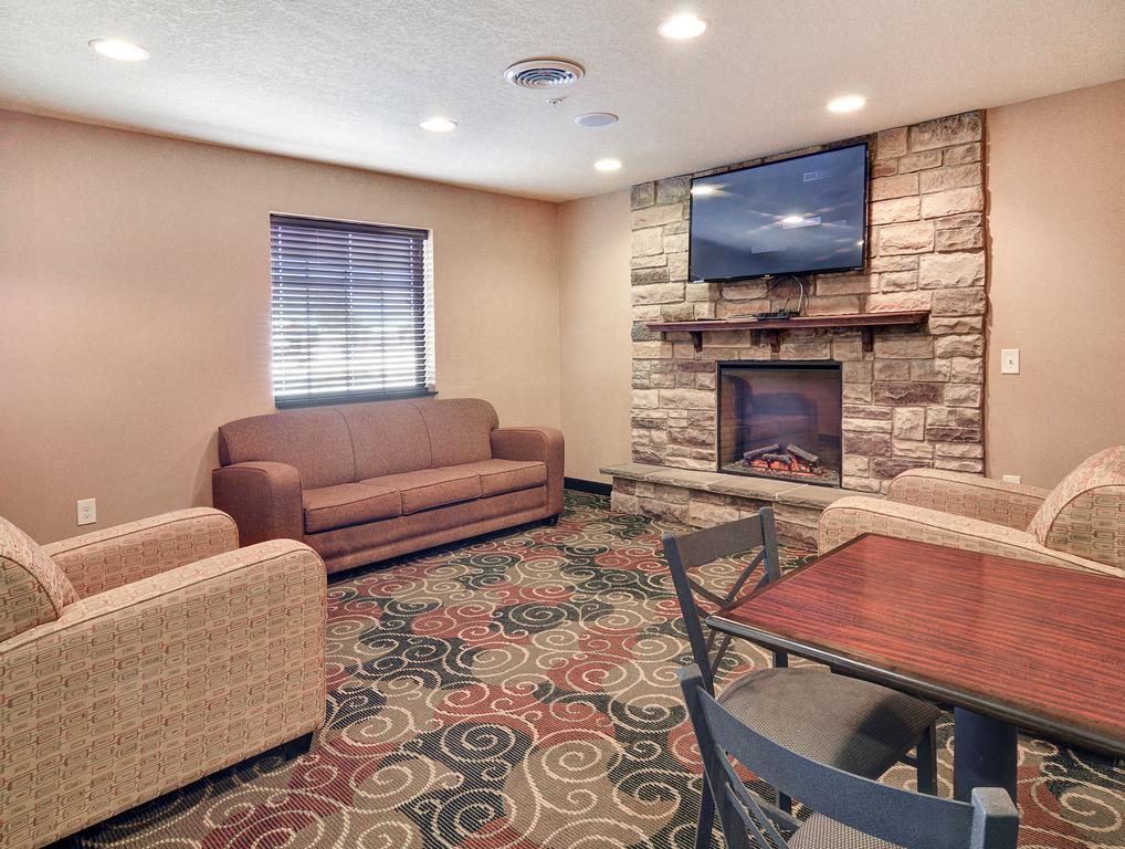 Cobblestone Inn & Suites - Big Lake Bagian luar foto