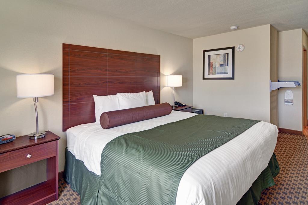 Cobblestone Inn & Suites - Big Lake Bagian luar foto