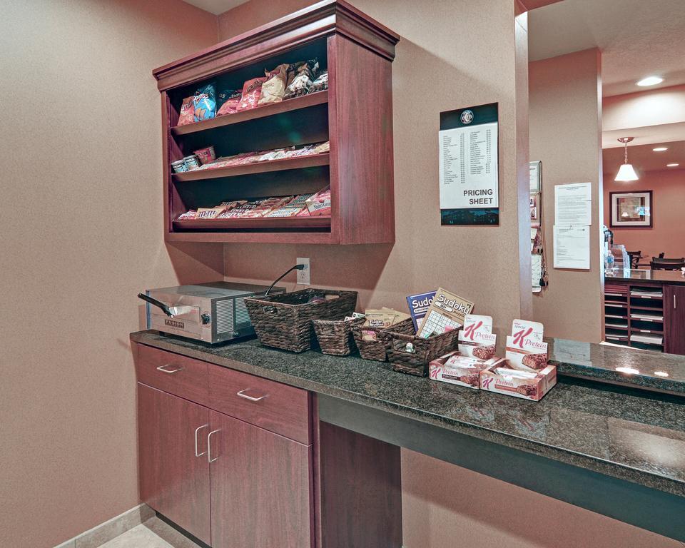 Cobblestone Inn & Suites - Big Lake Bagian luar foto