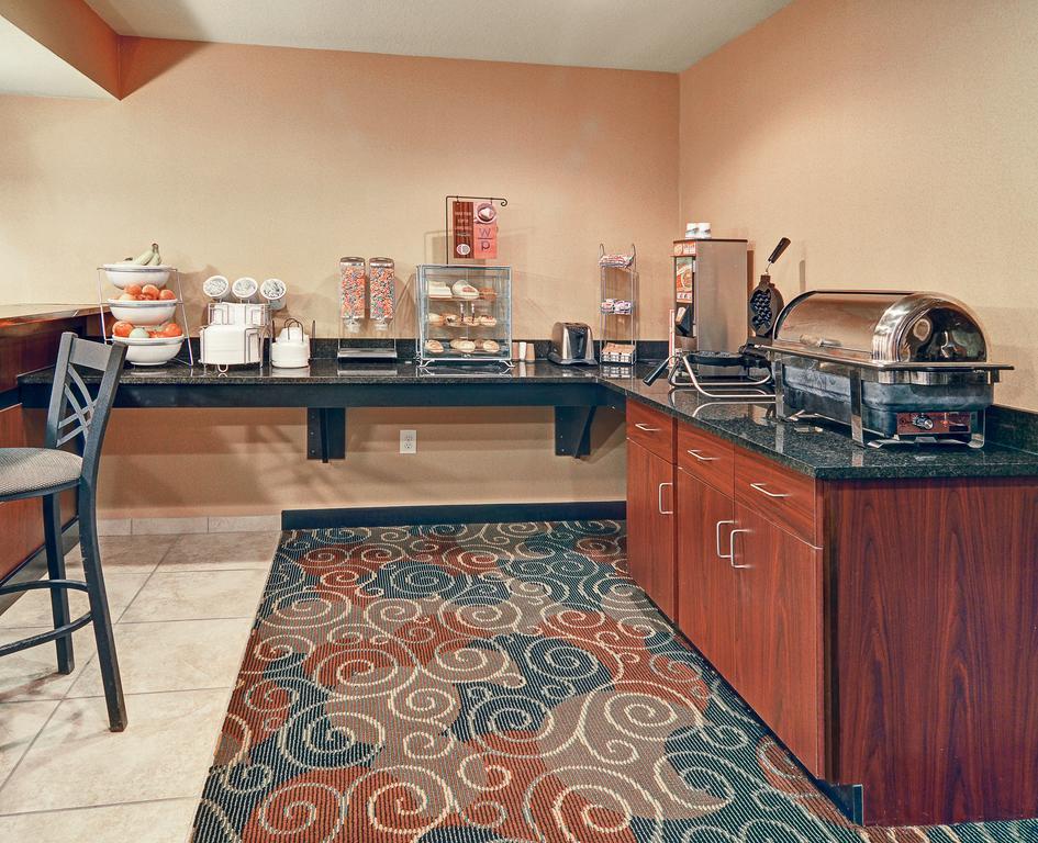 Cobblestone Inn & Suites - Big Lake Bagian luar foto