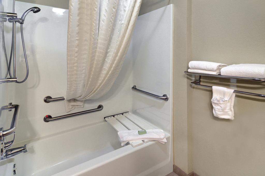 Cobblestone Inn & Suites - Big Lake Bagian luar foto