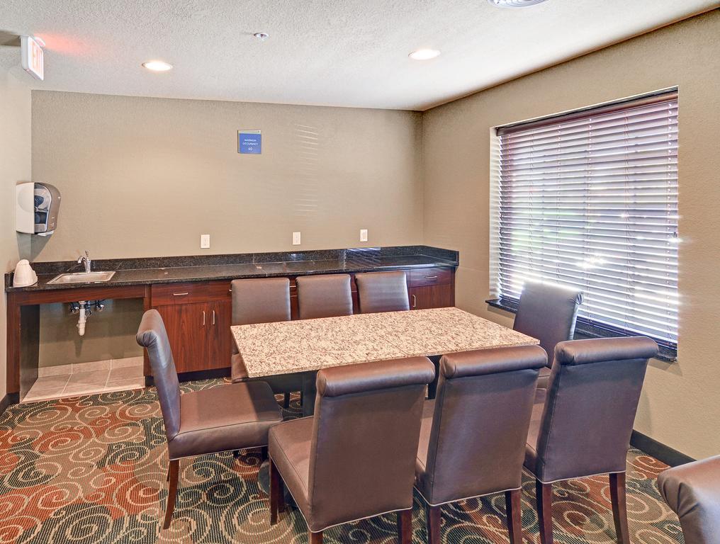 Cobblestone Inn & Suites - Big Lake Bagian luar foto