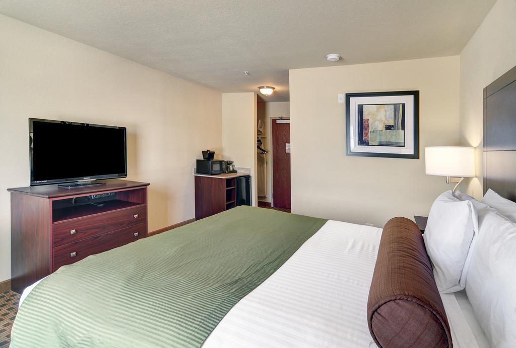 Cobblestone Inn & Suites - Big Lake Bagian luar foto