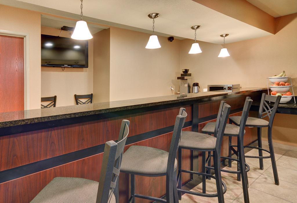 Cobblestone Inn & Suites - Big Lake Bagian luar foto