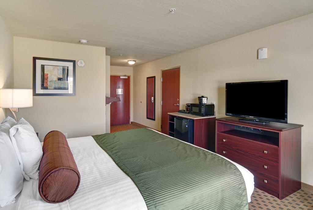 Cobblestone Inn & Suites - Big Lake Bagian luar foto