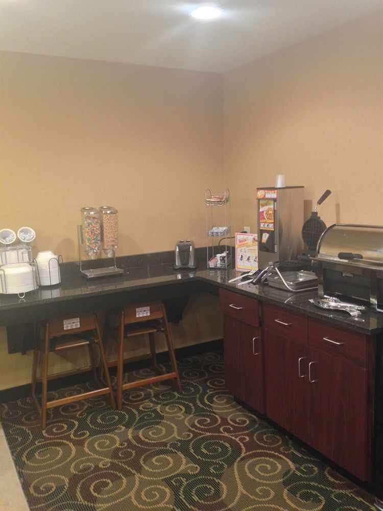 Cobblestone Inn & Suites - Big Lake Bagian luar foto