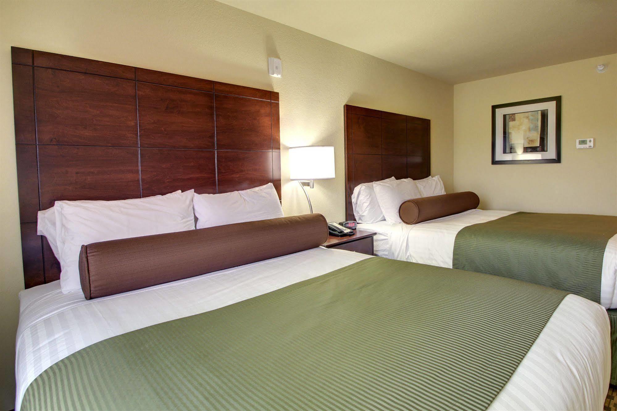Cobblestone Inn & Suites - Big Lake Bagian luar foto