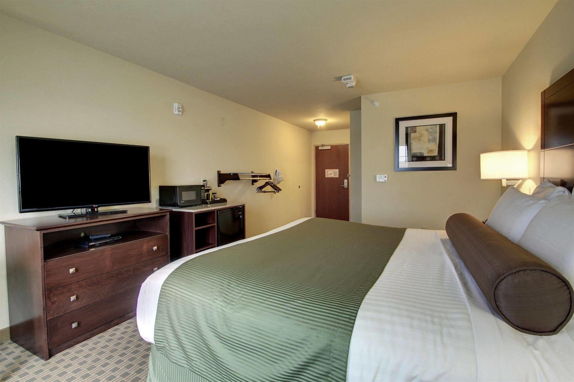 Cobblestone Inn & Suites - Big Lake Bagian luar foto