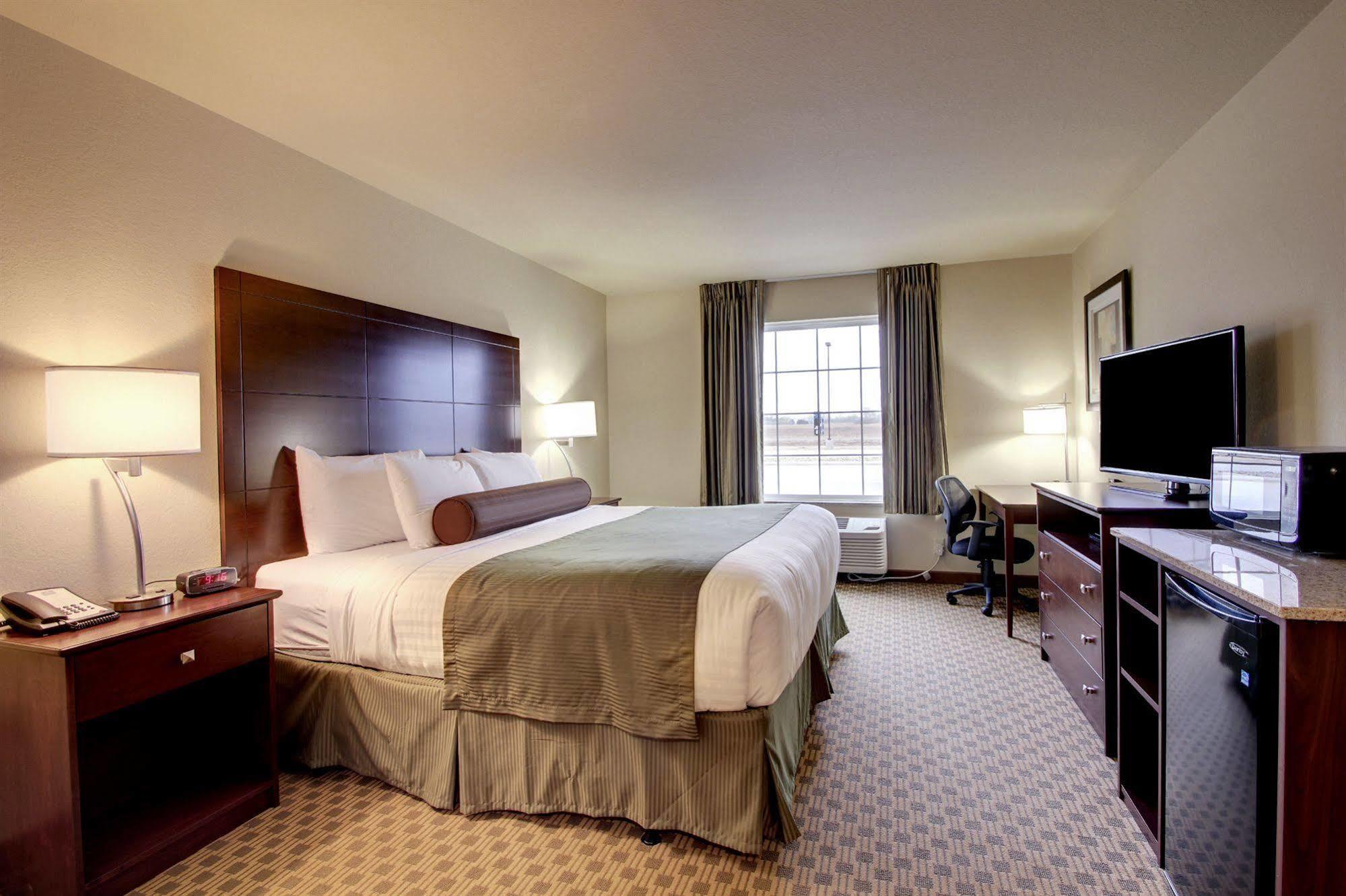Cobblestone Inn & Suites - Big Lake Bagian luar foto