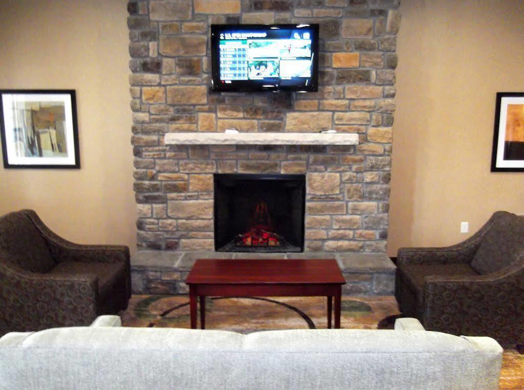 Cobblestone Inn & Suites - Big Lake Bagian luar foto