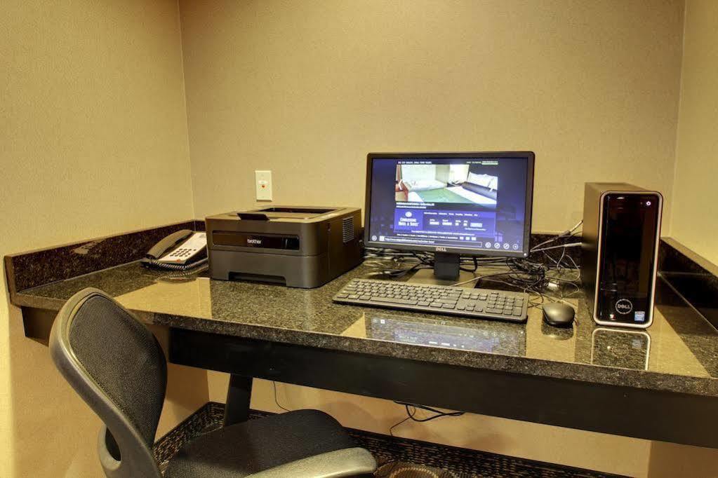 Cobblestone Inn & Suites - Big Lake Bagian luar foto