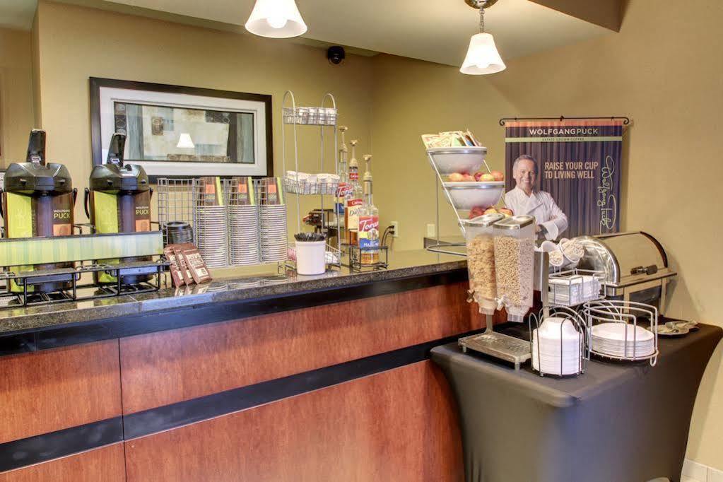 Cobblestone Inn & Suites - Big Lake Bagian luar foto